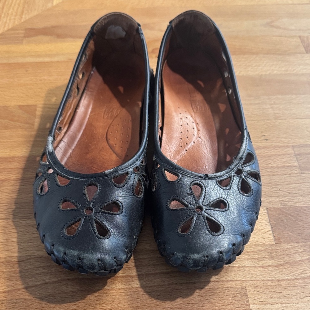 Black Floral Cutout Leather Flats - Women